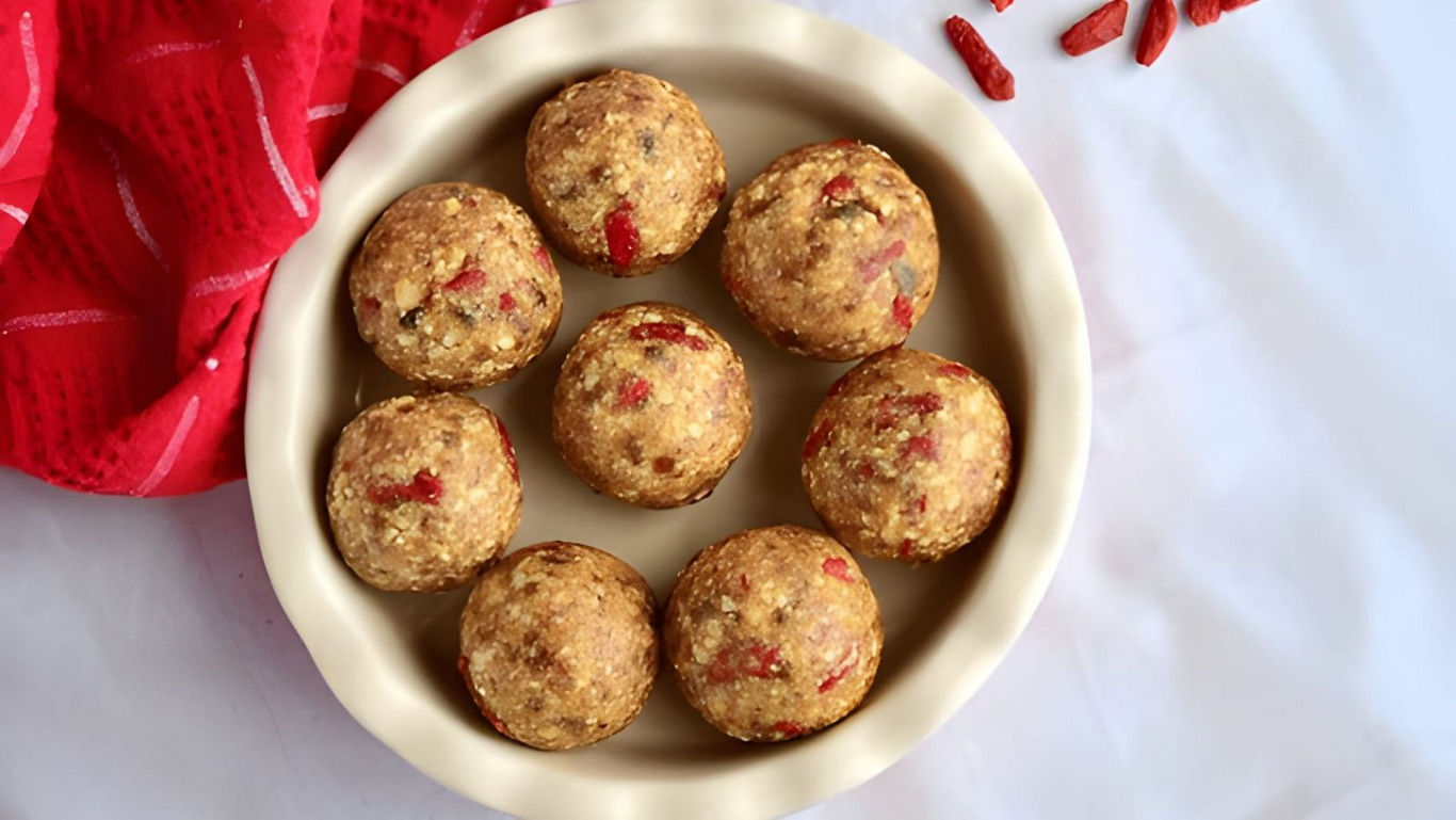 A Superfood Boost: Spiced Goji Berry & Oats Energy Balls